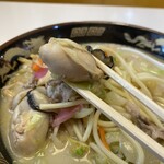 kyuushuura-mennagasakichamponkirishima - 大きな牡蠣