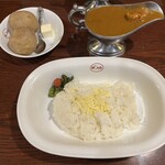 欧風カレー ボンディ - 神保町といえば欧風カレーのボンディ！ブイヨンで炊いたライスにチーズ、大きなじゃがいも1人2個がデフォです✩.*˚