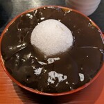 ぎおん徳屋 - 本蕨を使ったわらび餅　冷たい氷の上にトッピング