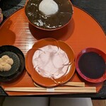 ぎおん徳屋 - トレーにのって運ばれてきました