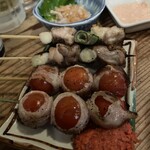 焼とり焼とん煮込み 濱横酒場 串兵衛 - トマト肉巻き、ねぎま