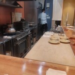 貴ぶ - カウンターと調理場