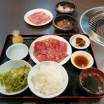 焼肉 わがんせ - 最初に、食後のコーヒー以外がまとめて運ばれてきました。