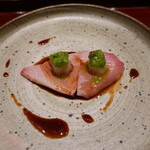 廣澤 - 北海道産の鰤、香辛料を加えた黒酢醤油と青山椒のソース