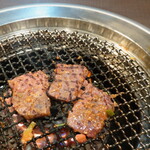 焼肉 わがんせ - 半レバー：しっかりと中まで火を通す必要がありますが、焼き過ぎてしまうとパサパサになってしまいます。