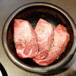 焼肉 わがんせ - 追加メニューの”半タン” 50g３枚です。