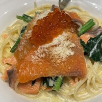 LITORANEO - ＜PASTA＞ スモークサーモンといくらのクリームソース