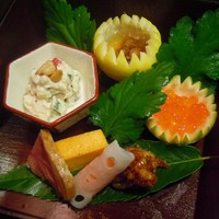 北新地 湯木 本店 - 鯛の煮こごり、いくらの醤油漬け、春菊の白和え松の実添。合鴨ロースト、クルミ鴨。サーモンのレンコン巻き