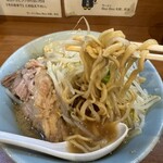 ラーメン BooBoo太郎。 - 塩味と痺れる旨味たっぷりの乳化系スープに、この麺がよく合います。量と金額考えるとコスパ最強レベル。