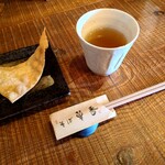 Soba Kusaka - 戦闘準備&蕎麦せんべい&蕎麦茶♪