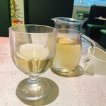 Saizeriya - 白ワインのアップ