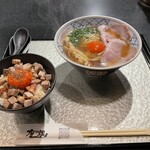 鶏soba座銀 神楽坂東京本店 - 地鶏醤油（1,100円）チャーシュー丼（300円）