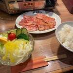 焼肉ハウス ジャンジャン - 料理写真:ミニサラダ　　和牛カルビ　ライス