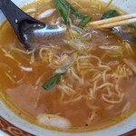 支那そば つかさ - 後半は唐辛子ペーストをガッツリ入れて