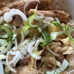 たまねぎ本舗 さすらい屋 - 三食丼(900円)