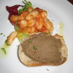 ラ・ピオーラ - 前菜・レバーペースト、白豆のサラダ