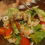 トラベルカフェ　クッチーナ　イタリアーナ - (13.11.28)シーフードサラダはかなりのシーフードの量でうれしさ倍返し！