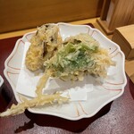 てんぷら天穹 - ②牡蠣、白魚（大葉まき）、下仁田葱