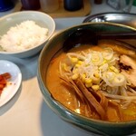 Panke - みそラーメン、半ライス