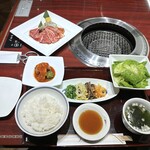 叙々苑 - ◆ミックスランチ(4,200円：税込：カード可）・・海老チャンが入りますから。笑 全て揃うと結構なボリューム、、そして美味しそう。