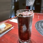 叙々苑 - ◆ドリンクは選べますので「アイスコーヒー」を。量もタップリ。 メニューの選べるドリンクに「カルピス」があるのが、ナンか不思議で。(^◇^;) 焼肉にカルピスって合うのかしら。