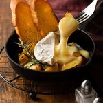 ワイン酒場。LONGING HOUSE 軽井沢 - カマンベールオーブン焼き