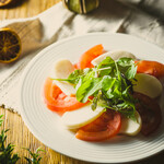 ワイン酒場。LONGING HOUSE 軽井沢 - アメーラトマトとソイチーズのカプレーゼ