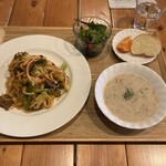 Fujitsukachou Marushe - 自家製トマトソースのパスタセット 1300円