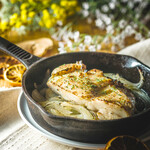 ワイン酒場。LONGING HOUSE 軽井沢 - 鶏の鉄板焼き 自家製野菜ソース