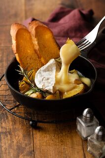 Wine Sakaba LONGING HOUSE Karuizawa - Baked Camembert