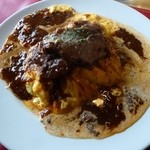 牛タン煮込みのオムライス