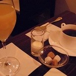 銀座メゾン アンリ・シャルパンティエ - オレンジジュースとコーヒー