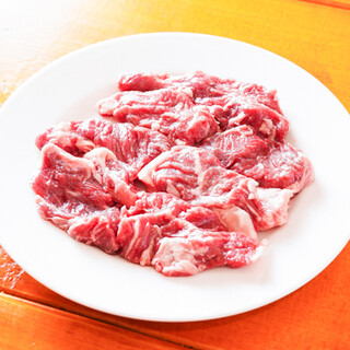 ``Kami Harami'' allows you to fully enjoy the flavor of the meat! Yukhoe and Hiuchi are also delicious.