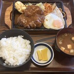 シバタ屋食堂 - ハンバーグ定食（800円）