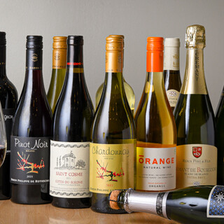 [Perfect for bar use] A wide range of wines from affordable glasses to bottles