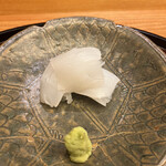 日本料理 太月 - 量少なめコース２３１００円。アオリイカ。こちらのアオリイカは、寝かしが絶妙で、舌触り、旨味ともに抜群です。包丁技も冴えていて、口溶けも良かったですよ。