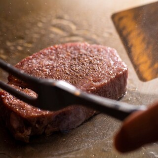 石川の豊かな自然が育んだ幻の黒毛和牛「能登牛」をご提供