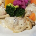 キッチン ブルー グローブ - 鶏もも肉のフリカッセは、ごろっとチキン！