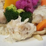 キッチン ブルー グローブ - チキンの断面、野菜も多いです