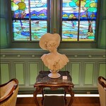 デザートカフェ長楽館 - 大理石婦人像　フランス ヴィチ作 1880年頃