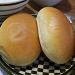 キッチン ブルー グローブ - ロールパンのアップ