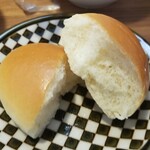 キッチン ブルー グローブ - ２つ目のロールパン