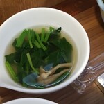 キッチン ブルー グローブ - ほうれん草スープのアップ