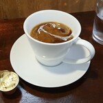 キッチン ブルー グローブ - ミルクを入れます