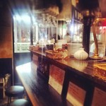 BUENO - カウンター8席！密な空間！笑