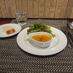 高田馬場 Ristorante En - 自家製パン、カボチャのスープ＆焼き野菜のサラダ