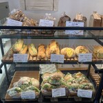 ＢＯＵＬＡＮＧＥＲＩＥ　LA TERRE - サンドイッチも美味しそう！