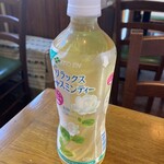 ＳＫ Thailand - ドリンクはペットボトルのまま。
                      喰べながら酒以外の液体をほぼ飲まないオレ的にはむしろ嬉しい設定。