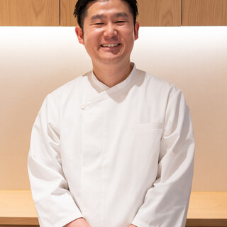 Koji Kuroda is a skilled chef who has studied extensively both in Japan and abroad.