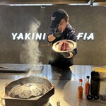 YAKINIKUMAFIA - 店長さんが目の前でカット